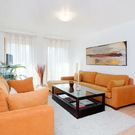 Center Apartment *